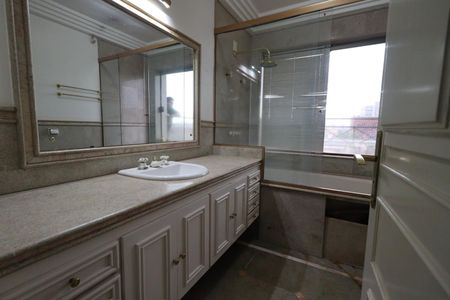 Casa para alugar com 610m², 4 quartos e 5 vagasBanheiro da Suíte 2