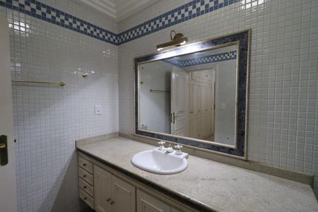 Casa para alugar com 610m², 4 quartos e 5 vagasBanheiro da Suíte 1