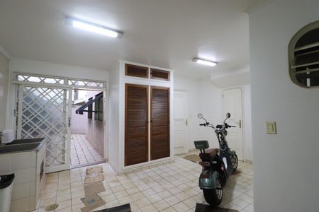 Casa para alugar com 610m², 4 quartos e 5 vagasÁrea de Serviço
