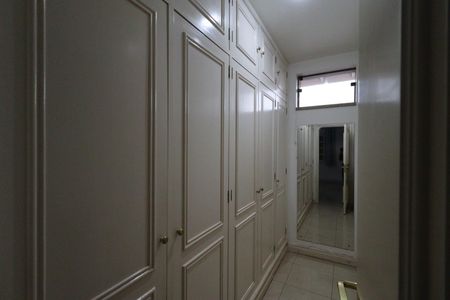 Casa para alugar com 610m², 4 quartos e 5 vagasCloset  da Suíte 2