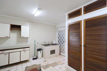 Casa para alugar com 610m², 4 quartos e 5 vagasÁrea de Serviço