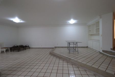 Casa para alugar com 610m², 4 quartos e 5 vagasSala