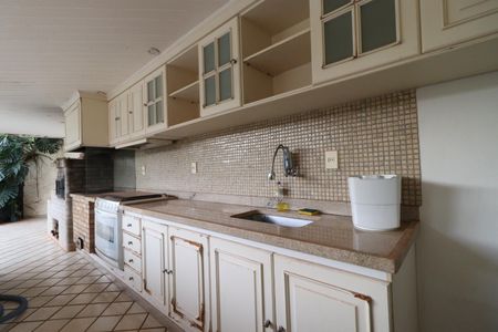 Casa para alugar com 610m², 4 quartos e 5 vagasÁrea comum-Churrasqueira