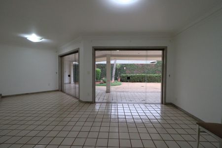 Casa para alugar com 610m², 4 quartos e 5 vagasSala