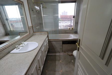 Casa para alugar com 610m², 4 quartos e 5 vagasBanheiro da Suíte 2