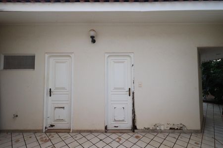 Casa para alugar com 610m², 4 quartos e 5 vagasBanheiros Área comum