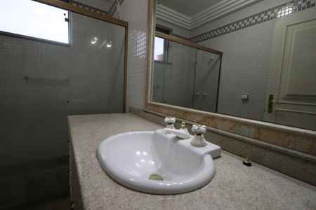 Casa para alugar com 610m², 4 quartos e 5 vagasBanheiro da Suíte 3