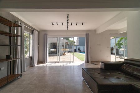 Casa para alugar com 350m², 4 quartos e 5 vagas Casa para alugar com 350m², 4 quartos e 5 vagasSala 2