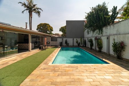 Casa para alugar com 350m², 4 quartos e 5 vagas Casa para alugar com 350m², 4 quartos e 5 vagasPiscina