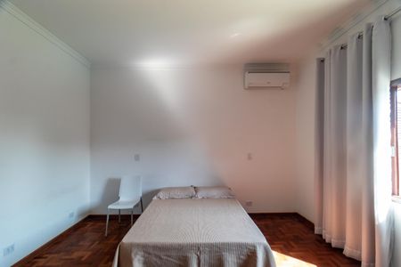 Casa para alugar com 350m², 4 quartos e 5 vagas Casa para alugar com 350m², 4 quartos e 5 vagasQuarto 1