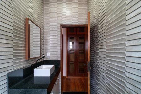 Casa para alugar com 350m², 4 quartos e 5 vagas Casa para alugar com 350m², 4 quartos e 5 vagasBanheiro