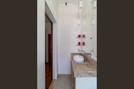 Casa para alugar com 350m², 4 quartos e 5 vagas Casa para alugar com 350m², 4 quartos e 5 vagasBanheiro da Suíte 1