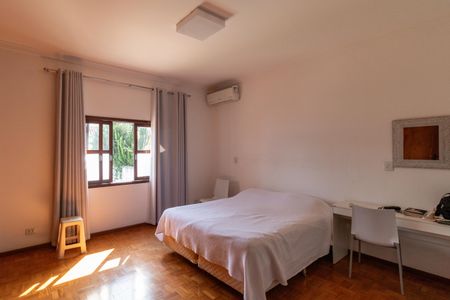 Casa para alugar com 350m², 4 quartos e 5 vagas Casa para alugar com 350m², 4 quartos e 5 vagasSuíte 2