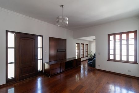 Casa para alugar com 350m², 4 quartos e 5 vagas Casa para alugar com 350m², 4 quartos e 5 vagasSala