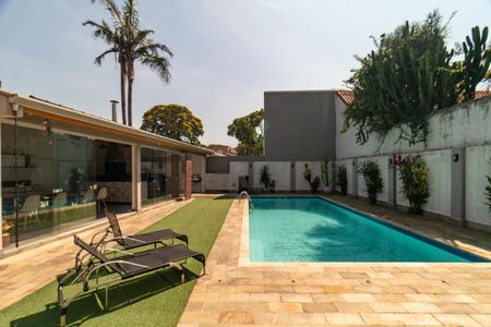 Casa para alugar com 350m², 4 quartos e 5 vagas Casa para alugar com 350m², 4 quartos e 5 vagasPiscina