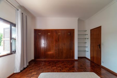 Casa para alugar com 350m², 4 quartos e 5 vagas Casa para alugar com 350m², 4 quartos e 5 vagasQuarto 1