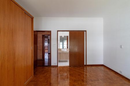 Casa para alugar com 350m², 4 quartos e 5 vagas Casa para alugar com 350m², 4 quartos e 5 vagasSuíte 1