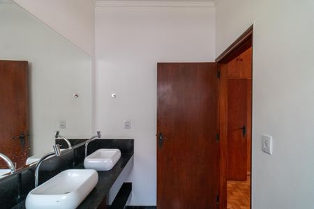 Casa para alugar com 350m², 4 quartos e 5 vagas Casa para alugar com 350m², 4 quartos e 5 vagasBanheiro da Suíte 2