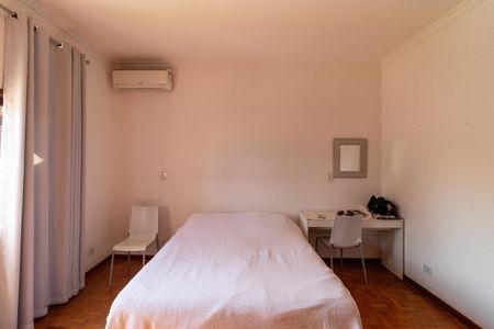 Casa para alugar com 350m², 4 quartos e 5 vagas Casa para alugar com 350m², 4 quartos e 5 vagasSuíte 2