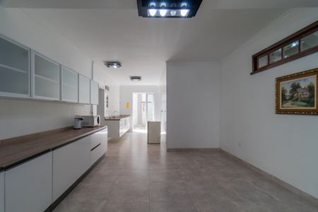 Casa para alugar com 350m², 4 quartos e 5 vagas Casa para alugar com 350m², 4 quartos e 5 vagasCozinha