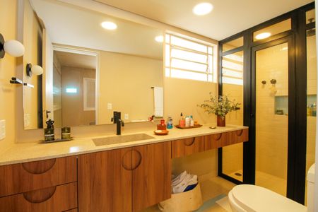 Apartamento à venda com 77m², 1 quarto e 1 vaga Apartamento à venda com 77m², 1 quarto e 1 vagaBanheiro da Suíte