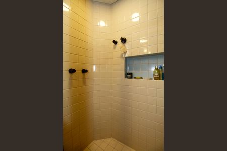 Apartamento à venda com 77m², 1 quarto e 1 vaga Apartamento à venda com 77m², 1 quarto e 1 vagaBanheiro da Suíte