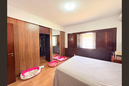 Casa de condomínio à venda com 4000m², 4 quartos e 6 vagasSuíte