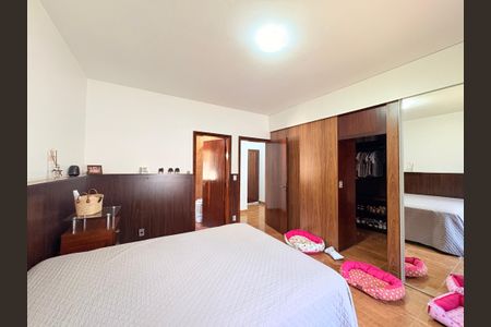 Casa de condomínio à venda com 4000m², 4 quartos e 6 vagasSuíte