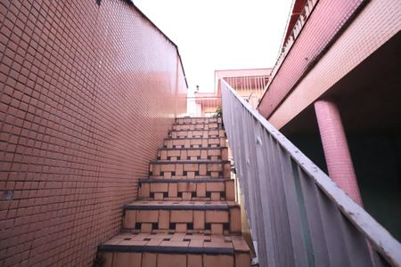 Casa à venda com 115m², 2 quartos e 1 vagaEscada