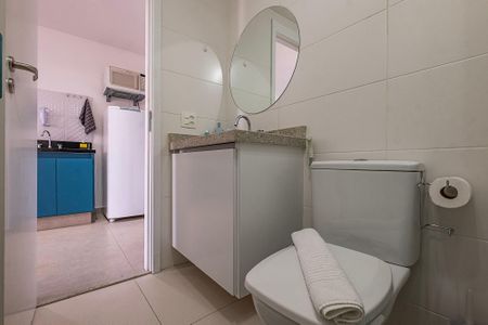 Banheiro de kitnet/studio para alugar com 1 quarto, 32m² em Sumarezinho, São Paulo