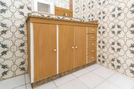 Apartamento para alugar com 120m², 2 quartos e sem vagaBanheiro