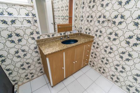 Apartamento para alugar com 120m², 2 quartos e sem vagaBanheiro