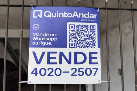Casa à venda com 120m², 3 quartos e 4 vagas Casa à venda com 120m², 3 quartos e 4 vagasFachada