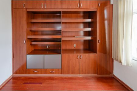 Quarto 1 de apartamento para alugar com 2 quartos, 60m² em Conjunto California, Belo Horizonte