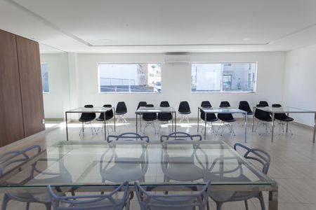 Apartamento para alugar com 45m², 2 quartos e 1 vaga Apartamento para alugar com 45m², 2 quartos e 1 vagaÁrea comum - Salão de festas