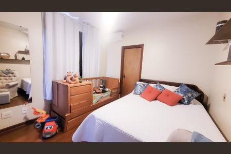 Casa à venda com 450m², 5 quartos e 2 vagas Casa à venda com 450m², 5 quartos e 2 vagasSuite