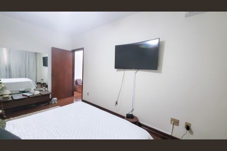 Casa à venda com 450m², 5 quartos e 2 vagas Casa à venda com 450m², 5 quartos e 2 vagasSuite Master