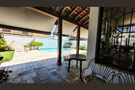 Casa à venda com 450m², 5 quartos e 2 vagas Casa à venda com 450m², 5 quartos e 2 vagasÁrea gourmet