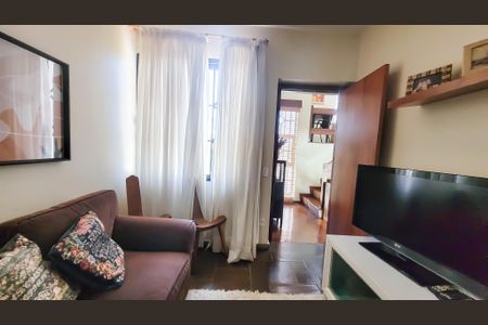 Casa à venda com 450m², 5 quartos e 2 vagas Casa à venda com 450m², 5 quartos e 2 vagasSala TV