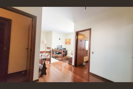 Casa à venda com 450m², 5 quartos e 2 vagas Casa à venda com 450m², 5 quartos e 2 vagasHall dos Quartos