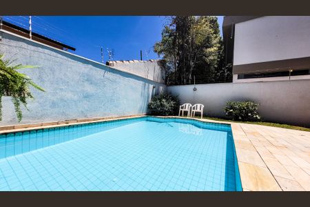 Casa à venda com 450m², 5 quartos e 2 vagas Casa à venda com 450m², 5 quartos e 2 vagasPiscina