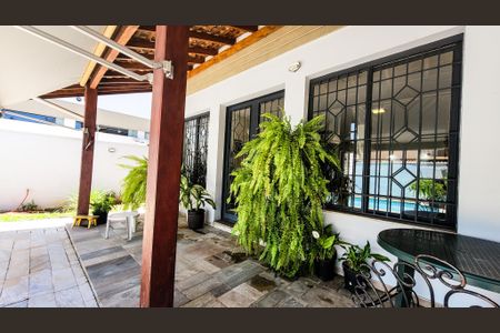 Casa à venda com 450m², 5 quartos e 2 vagas Casa à venda com 450m², 5 quartos e 2 vagasÁrea gourmet