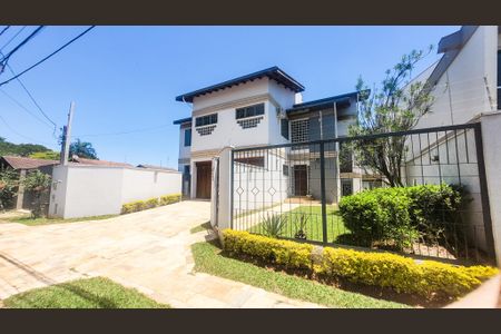 Casa à venda com 450m², 5 quartos e 2 vagas Casa à venda com 450m², 5 quartos e 2 vagasFachada