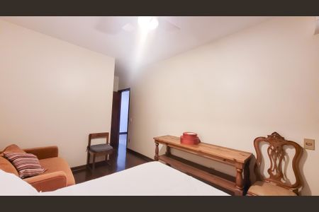 Casa à venda com 450m², 5 quartos e 2 vagas Casa à venda com 450m², 5 quartos e 2 vagasQuarto 1