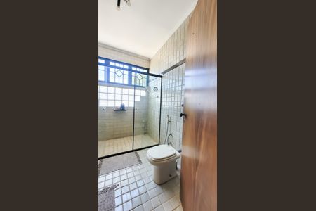 Casa à venda com 450m², 5 quartos e 2 vagas Casa à venda com 450m², 5 quartos e 2 vagasBanheiro Suite Master