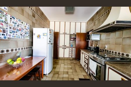 Casa à venda com 450m², 5 quartos e 2 vagas Casa à venda com 450m², 5 quartos e 2 vagasCozinha