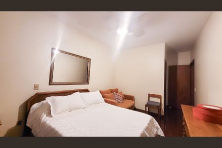 Casa à venda com 450m², 5 quartos e 2 vagas Casa à venda com 450m², 5 quartos e 2 vagasQuarto 1