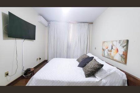Casa à venda com 450m², 5 quartos e 2 vagas Casa à venda com 450m², 5 quartos e 2 vagasSuite Master