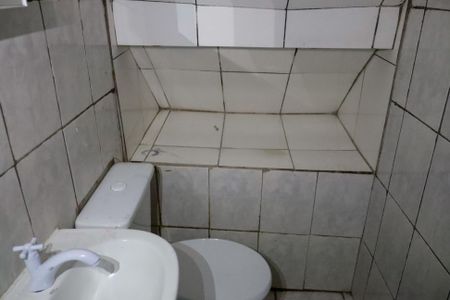 Banheiro de casa para alugar com 1 quarto, 30m² em Vila Yolanda, Osasco