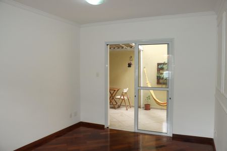 Sala de casa de condomínio para alugar com 2 quartos, 70m² em Cemucam, Cotia